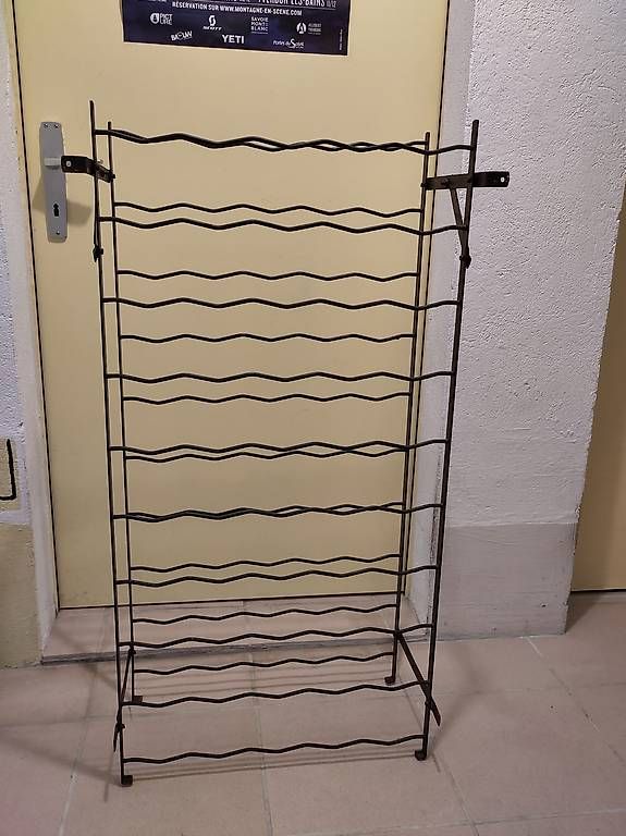 Regale: Casiers à bouteilles en fer – Gebraucht aus Yverdon-les-Bains von stephanie.kaelin