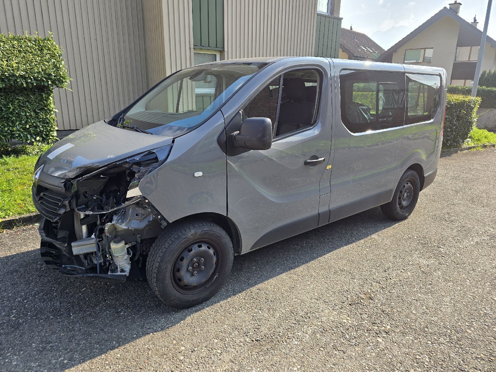 Renault Autos: Renault Trafic dci125 – Defekt aus Emmen von KGB33 6