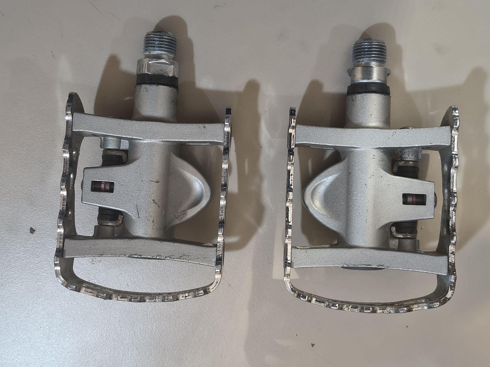 Shimano Pezzi di ricambio: Fahrradpedale silberfarben mit Klickmechanismus einseitig  – Usato da Uznach venduto da igreub 2