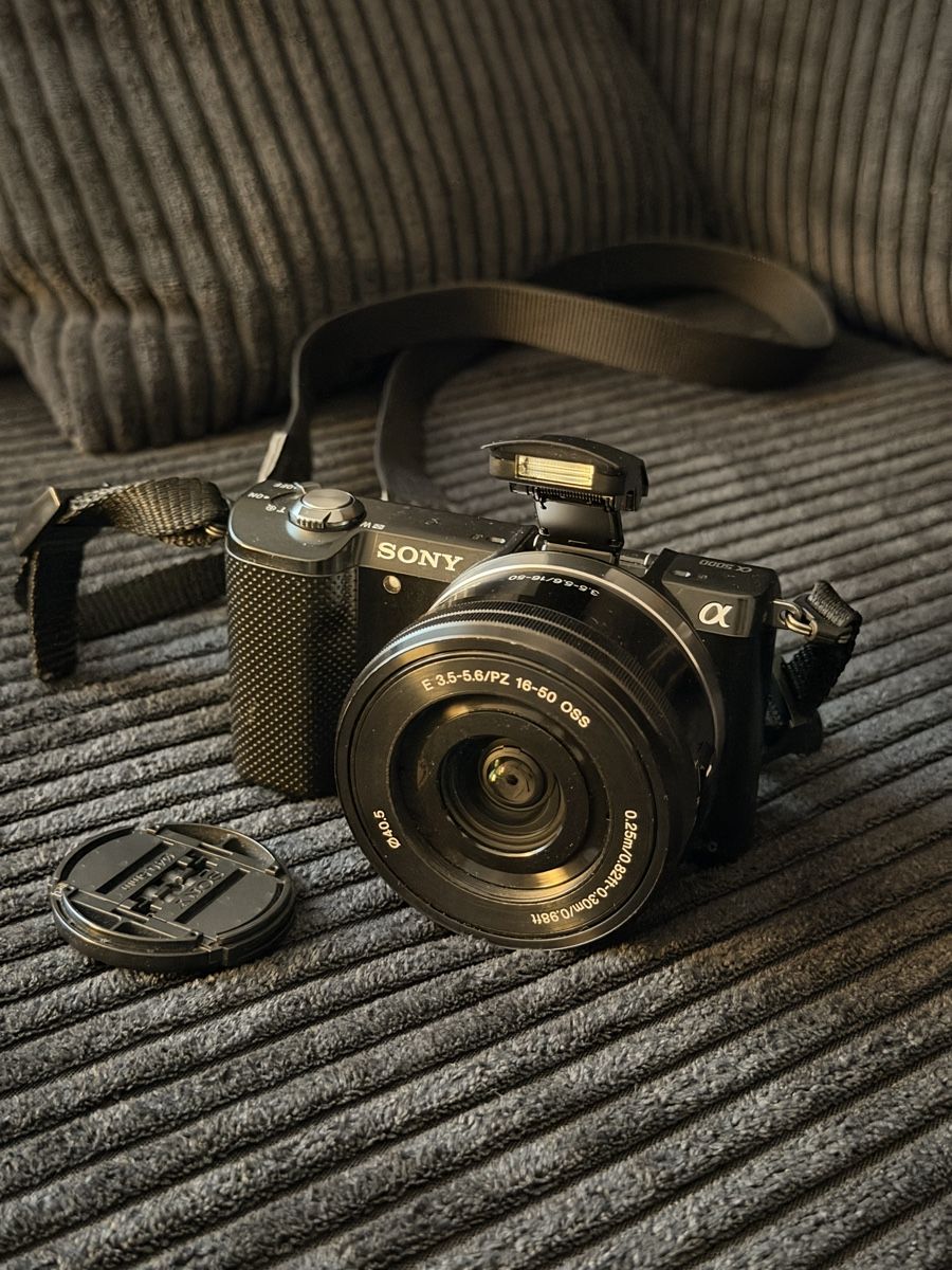 Sony Kamera: Sony Alpha 5000 – Gebraucht aus Thalwil von damn.edo 6