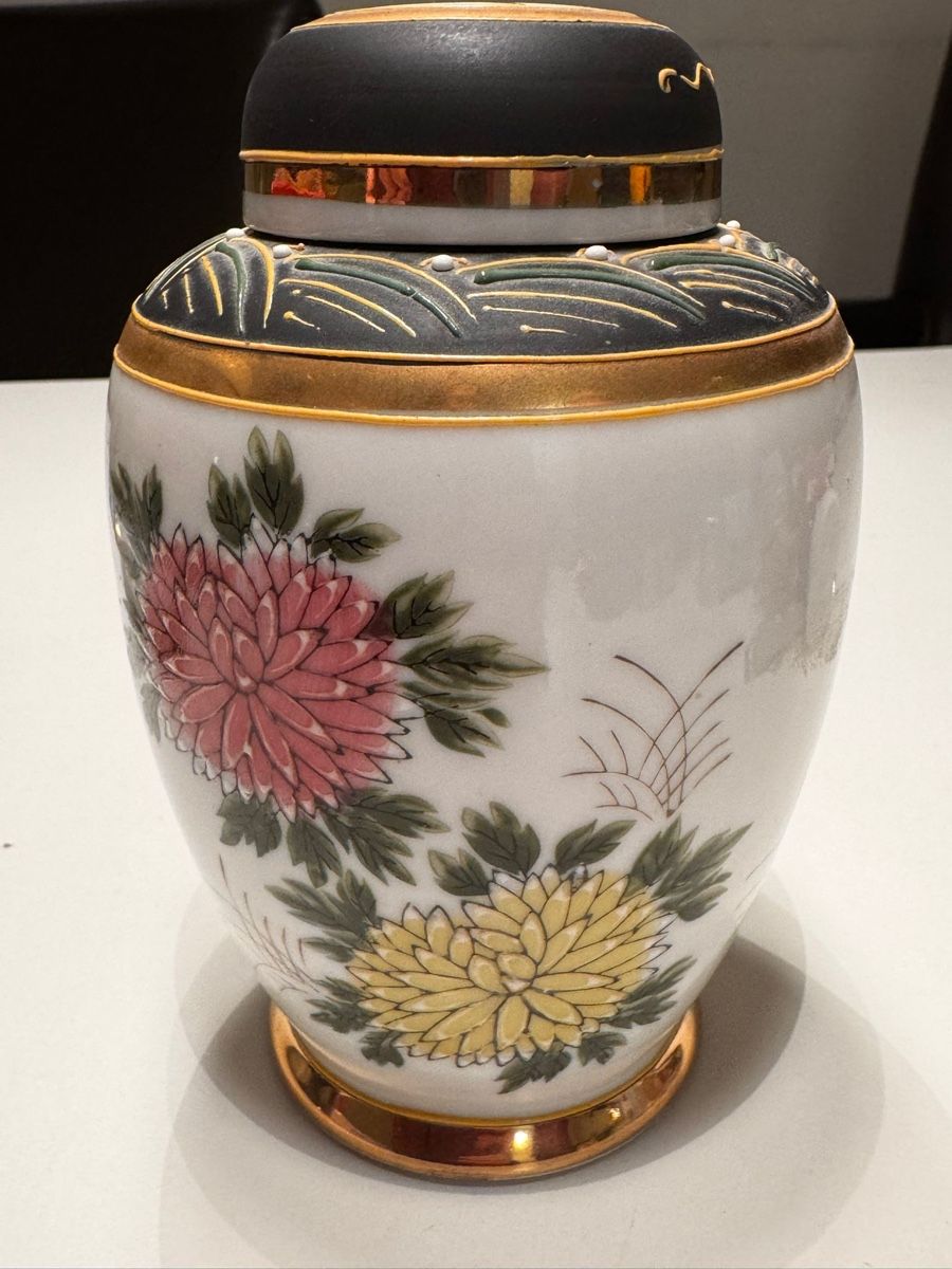 Vasen & Gefässe: Japanische Deckelvase/Teedose – Gebraucht aus Egg b. Zürich von Brocki_Insel_Egg 1