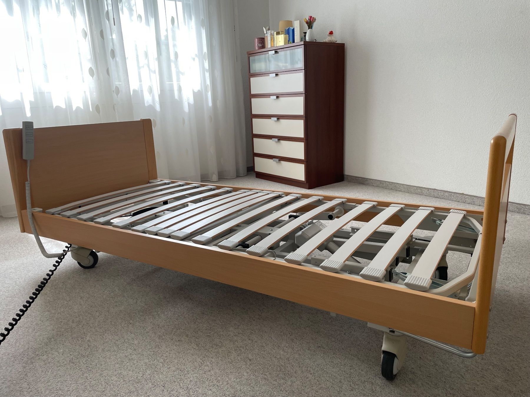 Embru Letti: Elektrisches Pflegebett / Senioren Bett - Top Zustand! – Usato da Bubikon venduto da lontalk 1