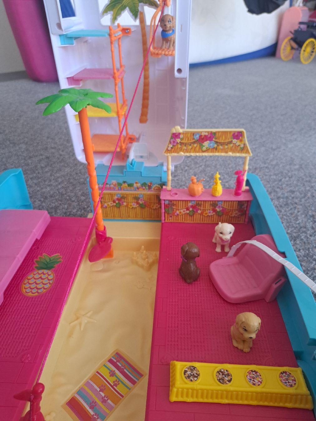 Spielzeuge: Barbie Bus mit Welpen / Hunde – Gebraucht aus Henggart von andreita 1