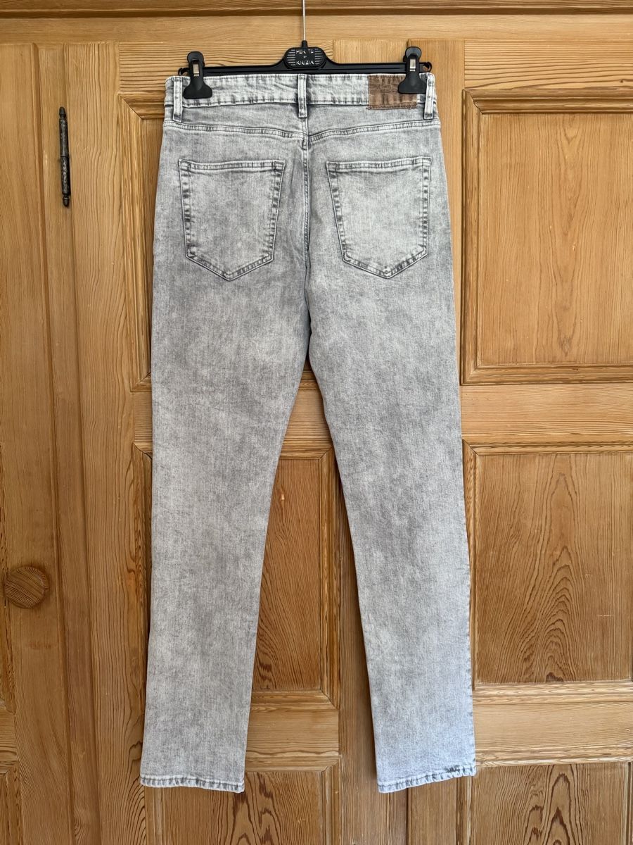 Jeans: Slim Jeans Grau Acid Wash | 36 – Gebraucht aus Samedan von K7kgh 3