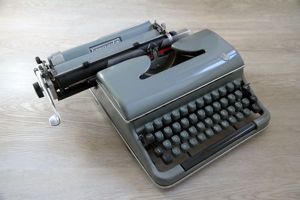 Machine à écrire rétro pour enfant - Lilliput années 70. - Label Emmaüs