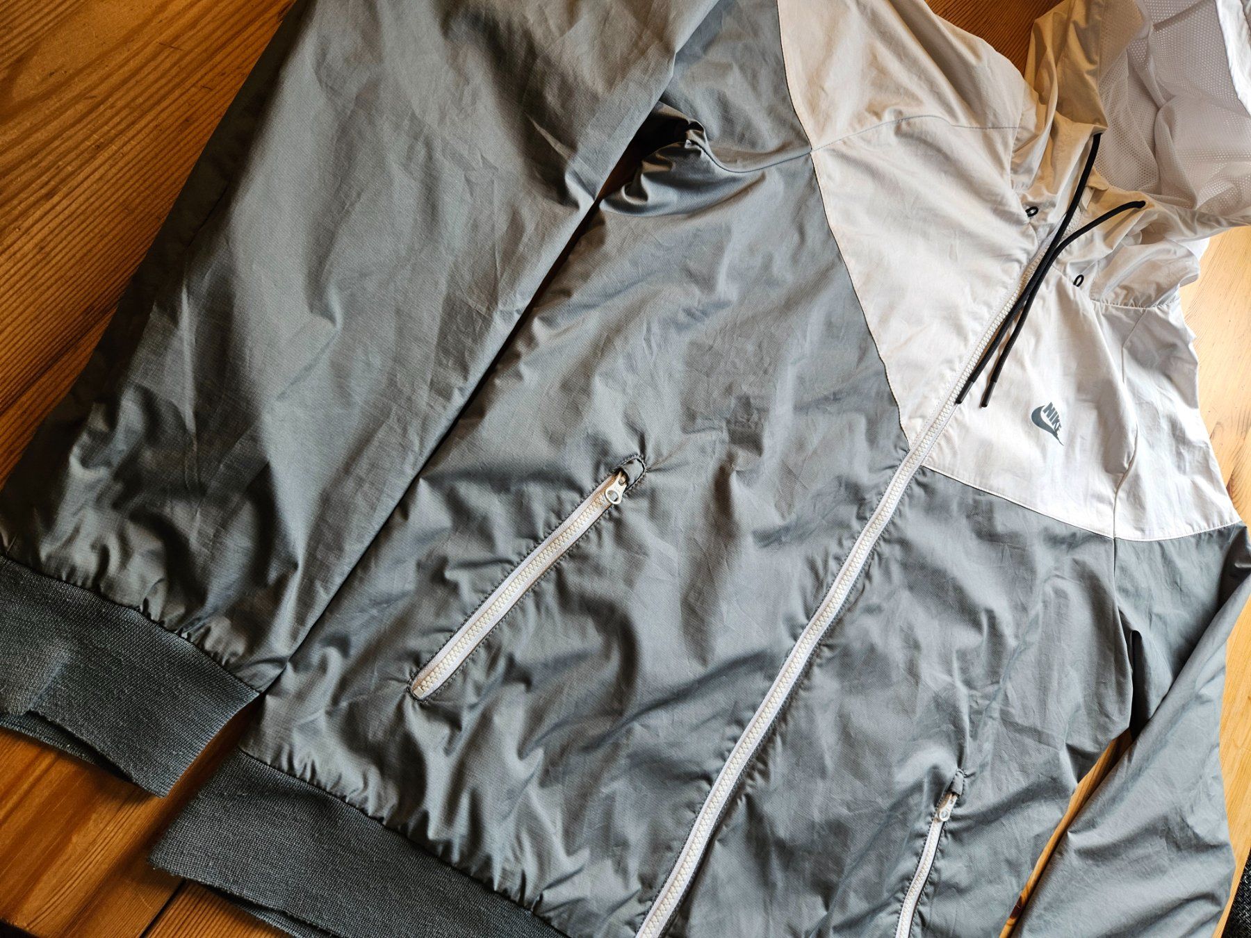 Nike Giacche: Nike Jacke Grösse S Regenjacke – Usato da Hägglingen venduto da United-Village-Trade 2