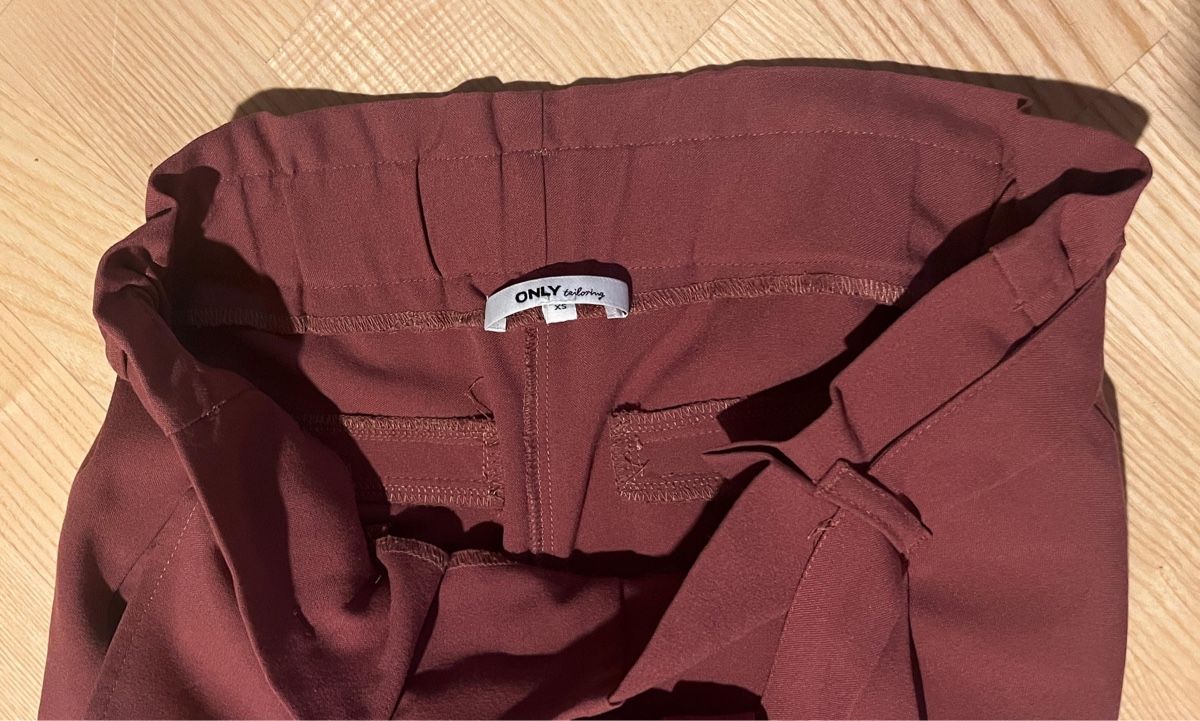 Only Pantaloni: Only leichte Sommerhosen Himbeerrot – Usato da Stallikon venduto da shop100 2
