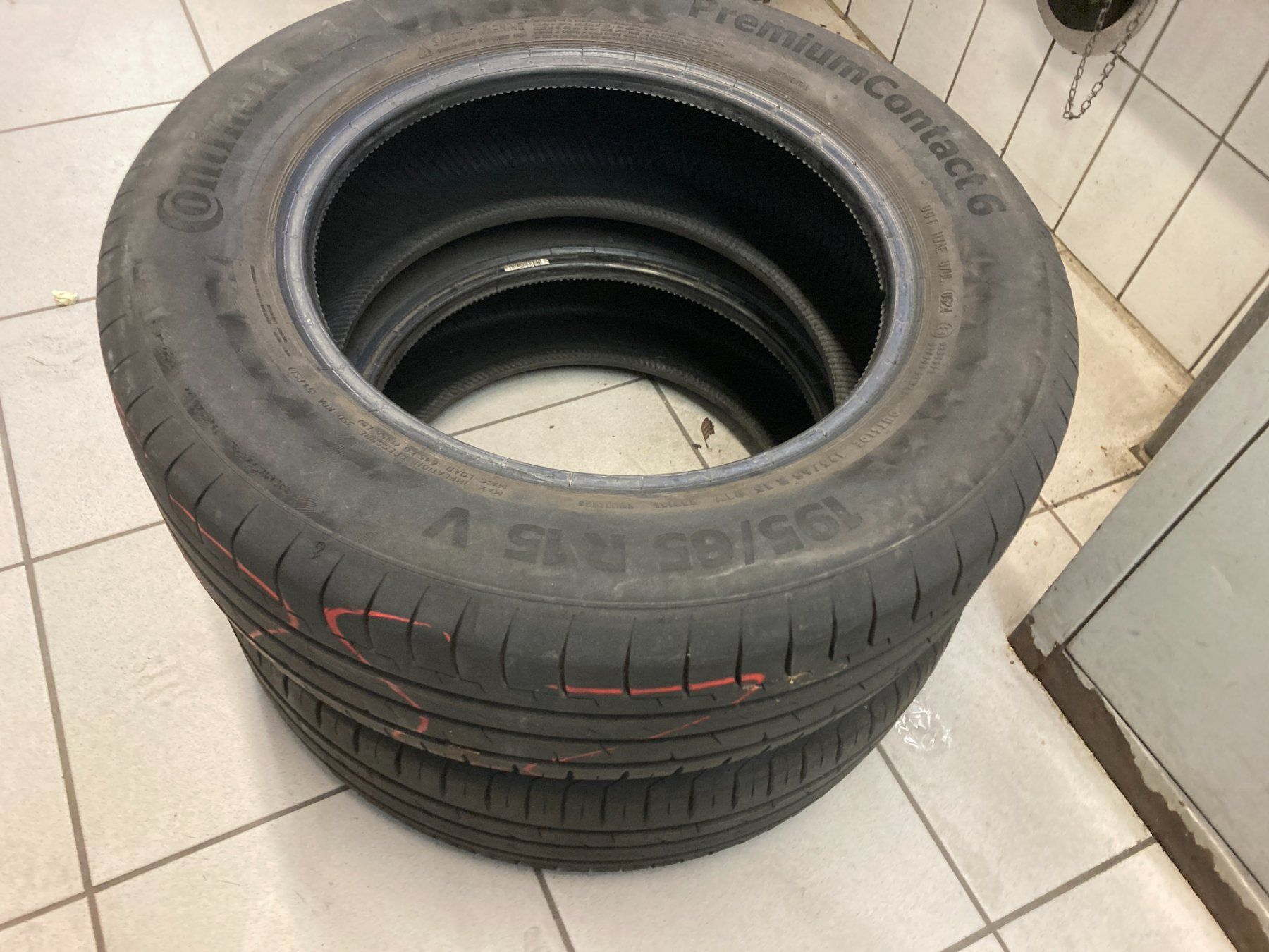Continental Pneus & Kompletträder: 195/65R15 Sommerpneu Continental – Gebraucht aus Cham von WB2223 1