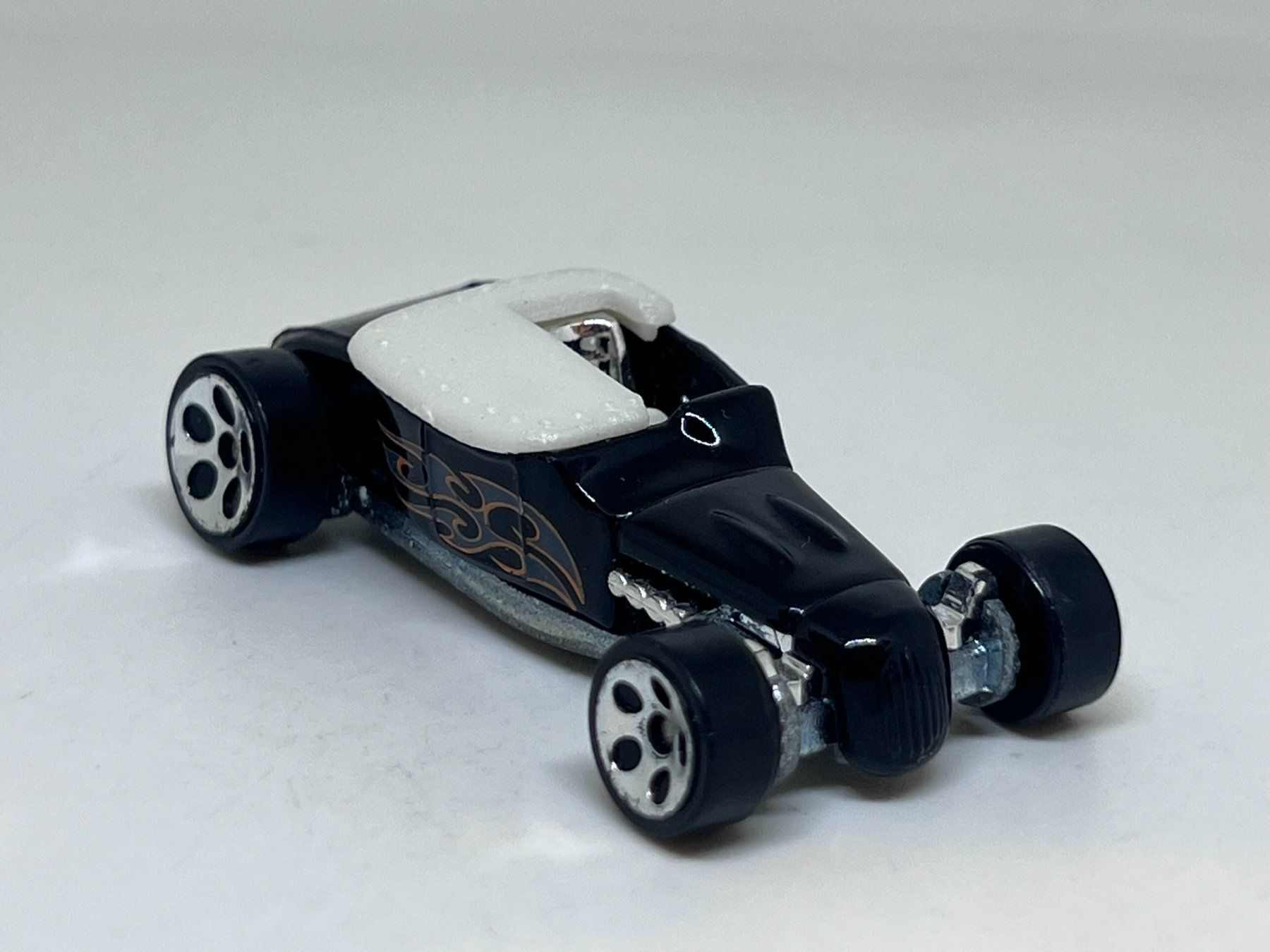 Hot Wheels Modellini d'auto: Hot Wheels Track T #555 – Usato da Wildegg venduto da LaaBoutique