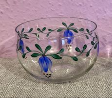 Magnifique bol en verre peint de clochettes bleues