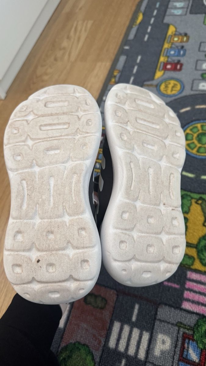 Adidas Schuhe für Jungen: Adidas Schuhe 33,5  – Gebraucht aus Spreitenbach von padobranac86 2