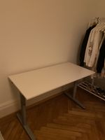 Schreibtisch in weiss