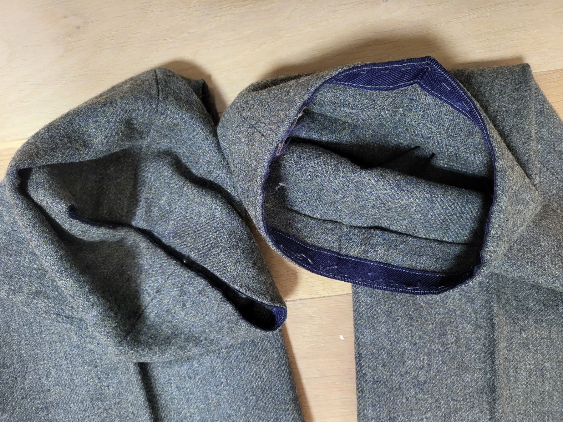 Hosen: Graue Woll-Hose ca Gr 44 – Gebraucht aus Horgen von 2CH70 2