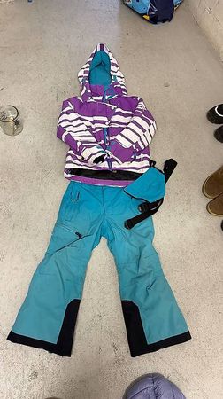 Skijacke und Hosen