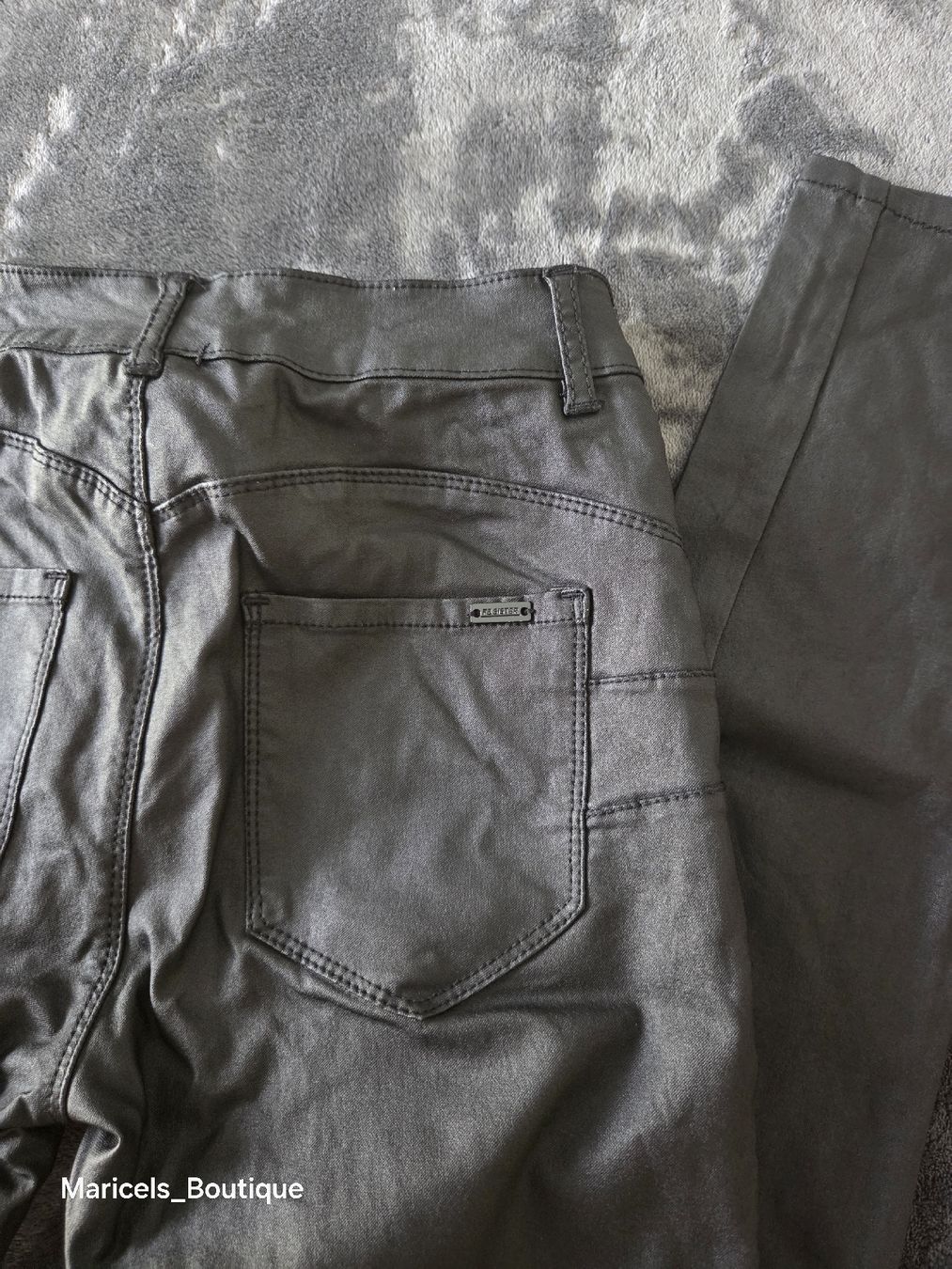 Jeans: FB Sister Trousers Black size 27  – Gebraucht aus Winterthur von Maricels_Boutique 4