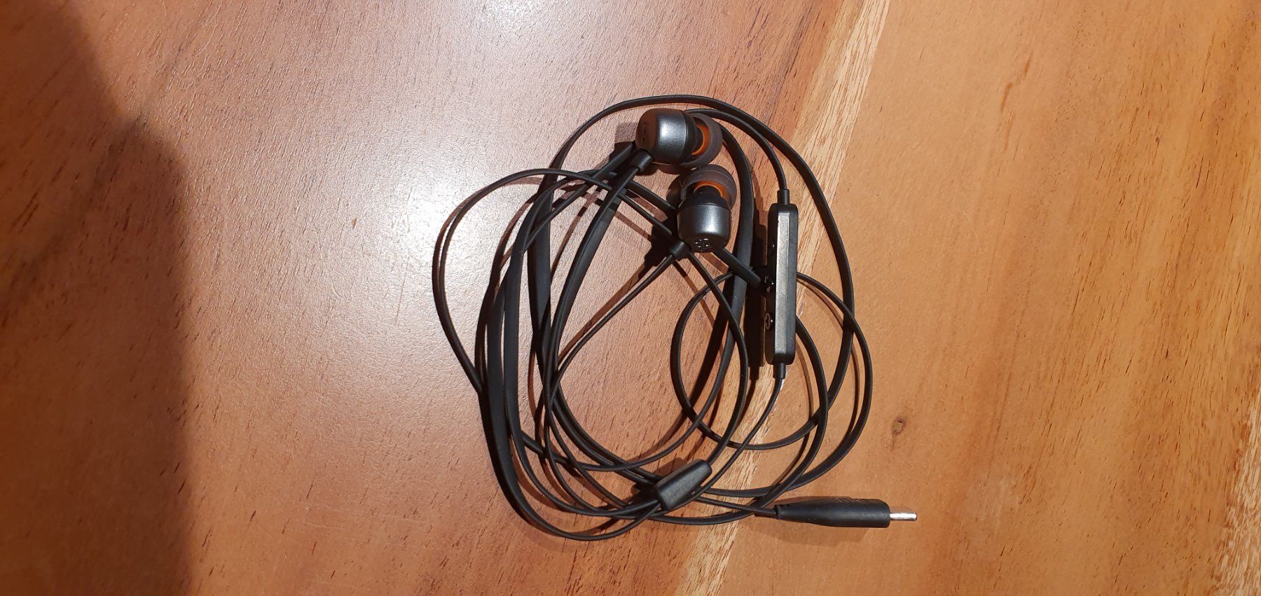 JBL Cuffie: JBL iPhone EarPods Smartphone Kopfhörer in Schwarz. – Usato da Zürich venduto da Leica.C89 4