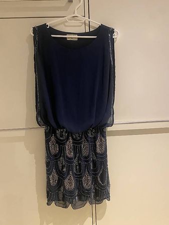 Elegantes Cocktailkleid mit Pailletten  Grösse M