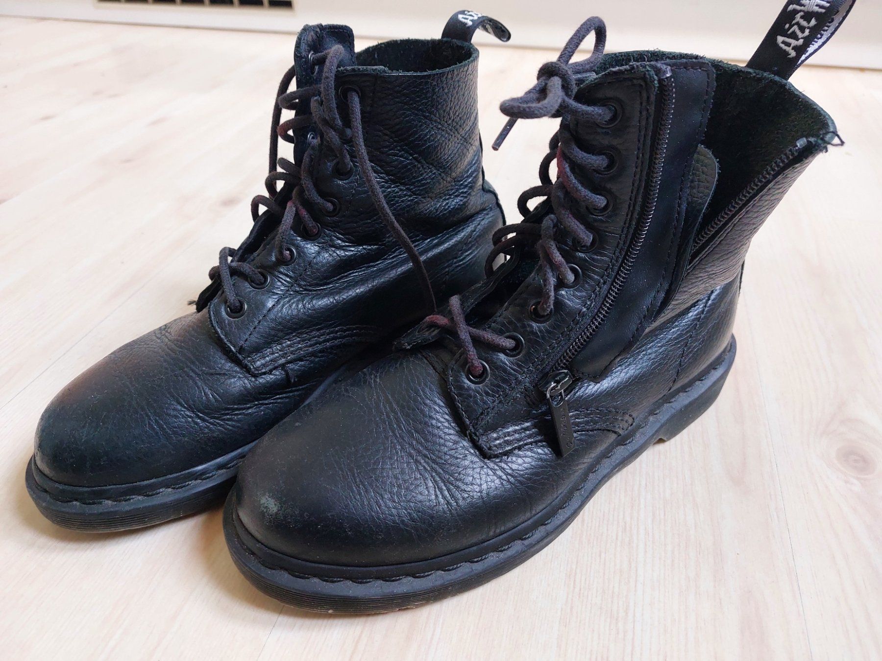 Dr. Martens Scarpe da donna: Dr. Martens mit Reissverschluss Gr. 40 – Usato da Fehraltorf venduto da MilliVanilli