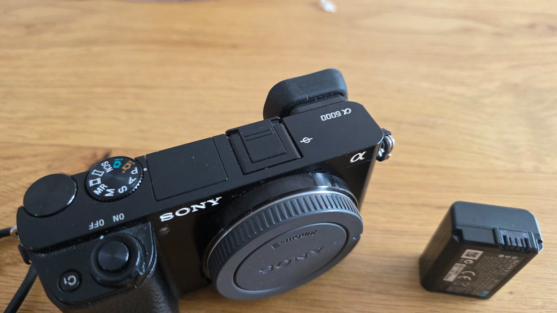 Sony Fotocamera: Sony Alpha 6000 Systemkamera + Akku, top Zustand – Usato da Zufikon venduto da notebook6 5