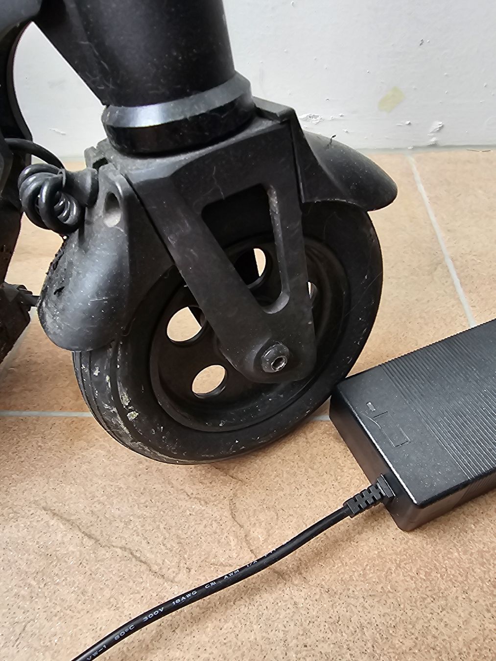 Scooters: Micro E-Scooter Black. Used. – Gebraucht aus Zug von Andkur1971 4