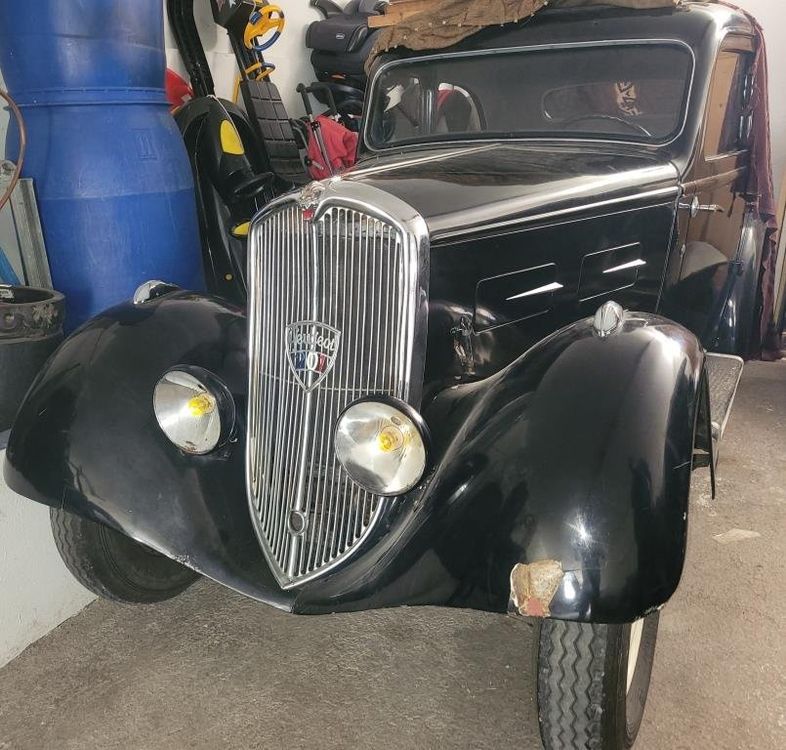 A vendre Belle Peugeot 201 D Limousine de 1935