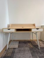 Schreibtisch hell und modern