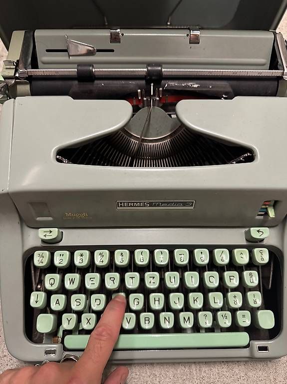 Hermès Macchine da scrivere: Machine à écrire Hermes Média 3 – Usato da VEVEY venduto da prussian_blue 1