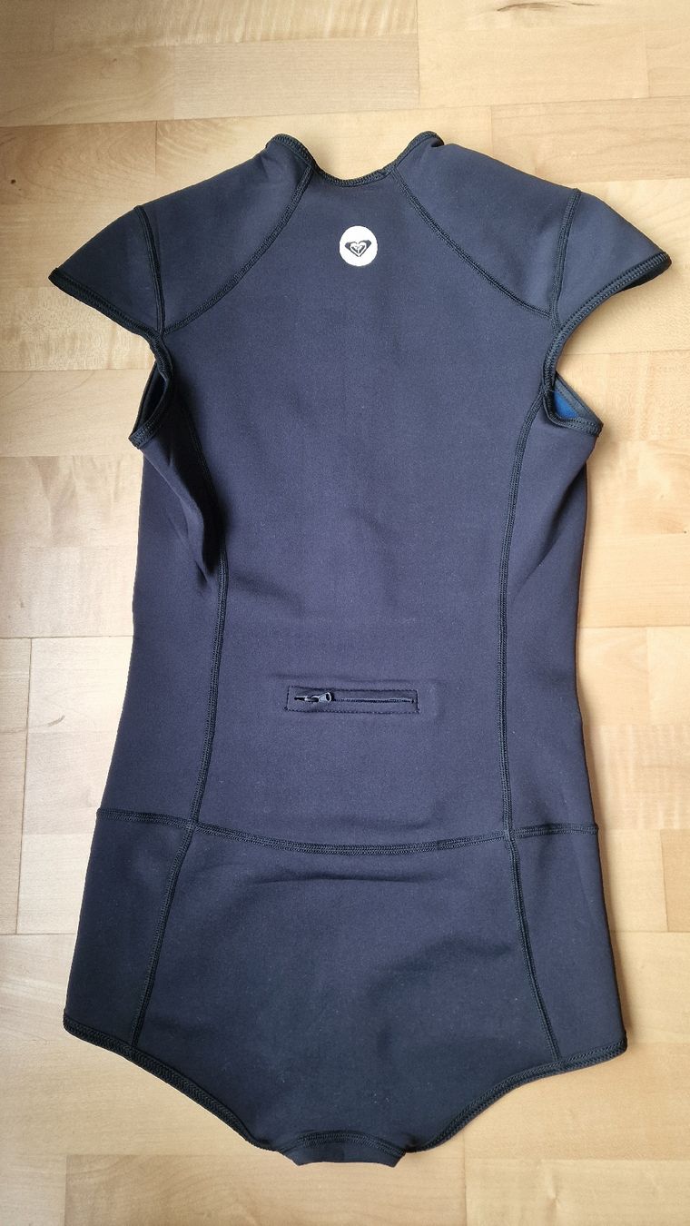 Roxy Mute per immersioni: Combinaison Roxy néoprène été, taille 6. – Usato da Montreux venduto da Daisyy01 2
