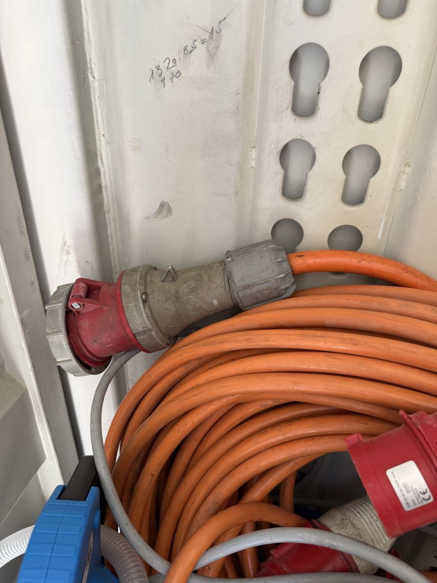Electrotechnique: Baustromverteiler 32A mit Kabel 60m – D'occasion à St. Margrethen SG par hun_7kc9 3
