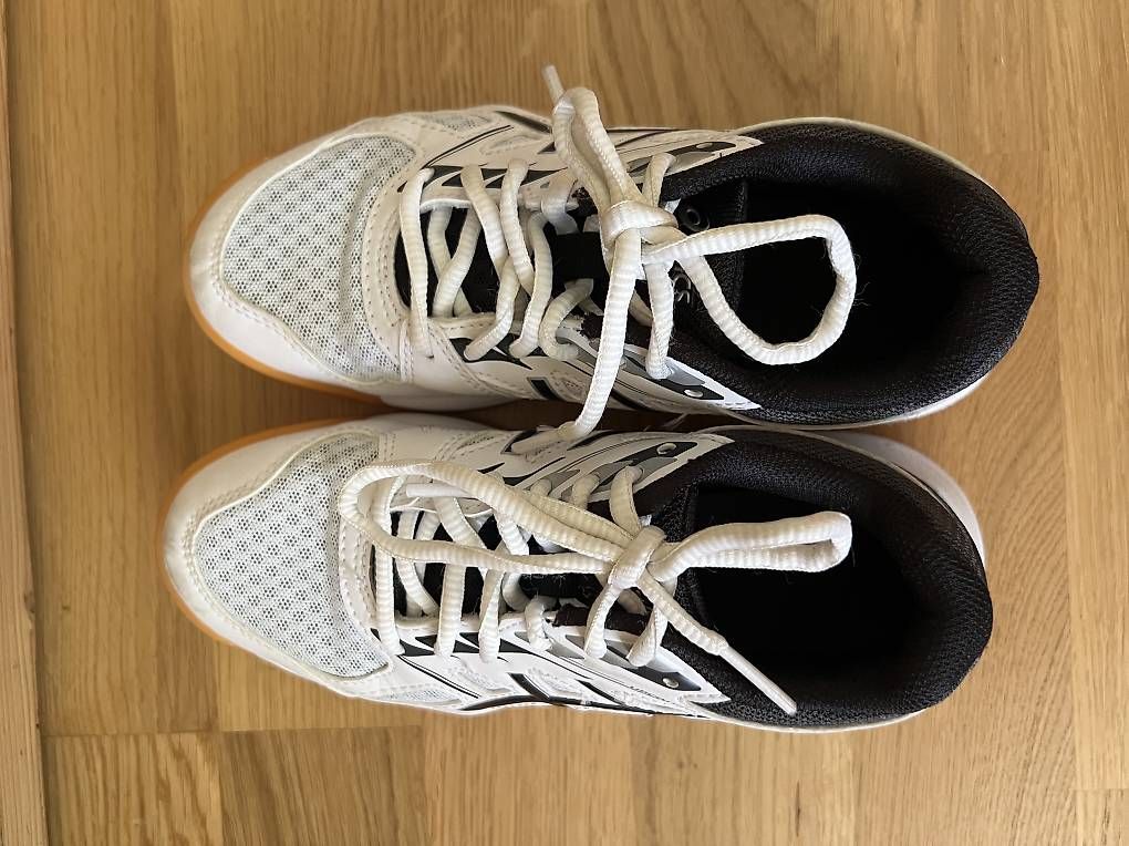 Scarpe per ragazzi: Asics Hallenschuh in 33.5 – Usato da Spiez venduto da Vemai 1