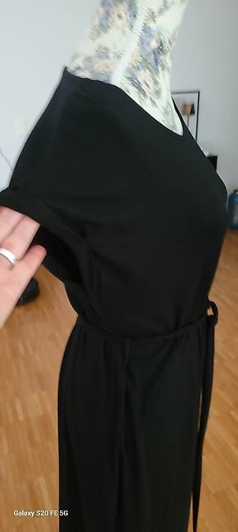 Vestiti: Kleid Bruno Banani Gr.40 – Usato da Oberaach venduto da Svea11 1