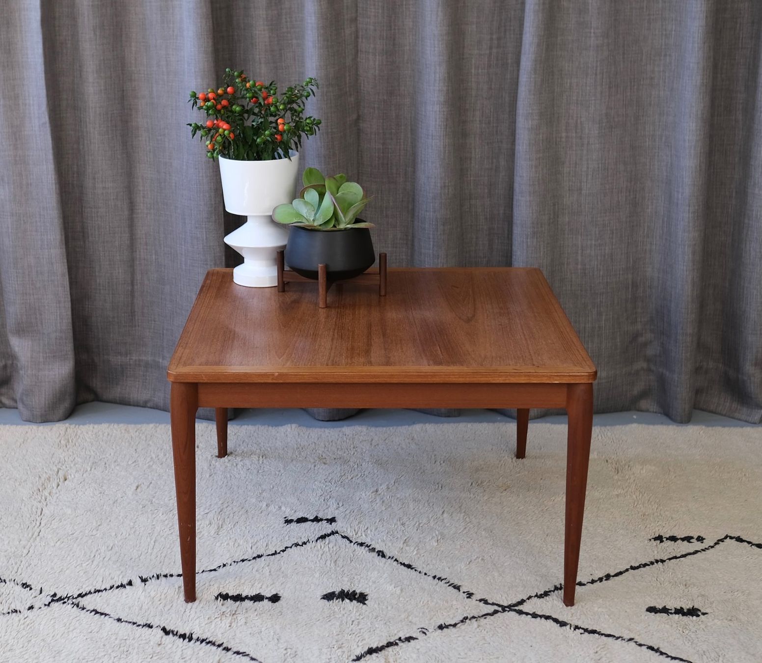 Tavoli: Mid Century Teak side Table, Denmark 1960,s – Usato da Bern venduto da Zmodern_VIN 6