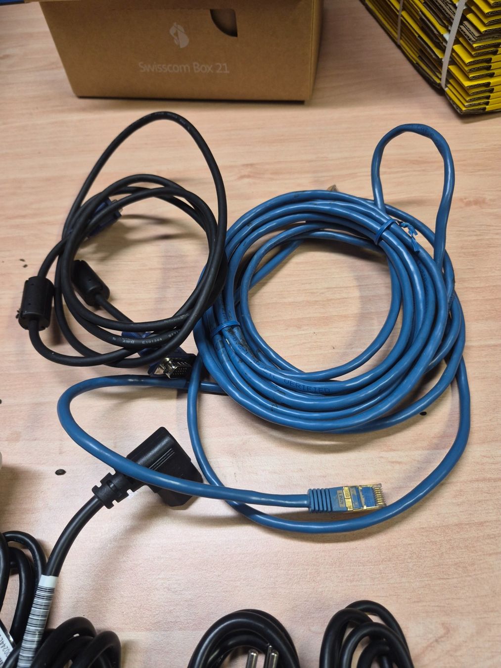 Câbles: 915 Posten diverse Kabel – D'occasion à Derendingen par Meisterstuecke 2