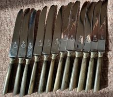 12 alte Messer, 20cm lang, F.D. acier fondu, + Kronenstempel