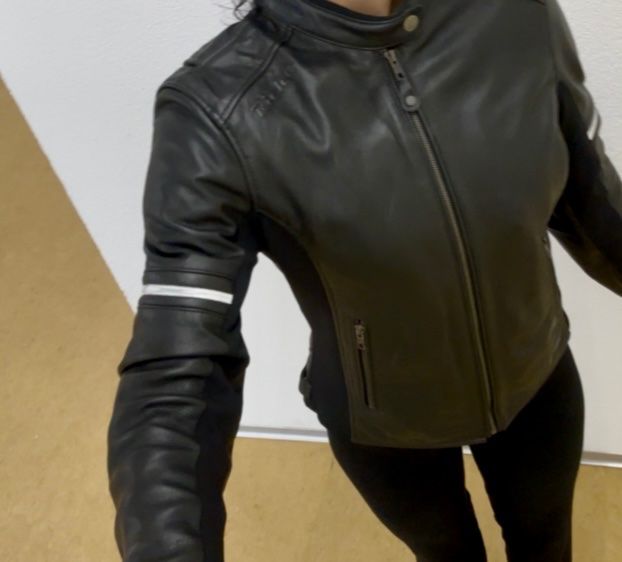 Jacken: Richa Motorrad Lederjacke Damen Grösse 38 – Gebraucht aus Buchs AG von o_nmno 7
