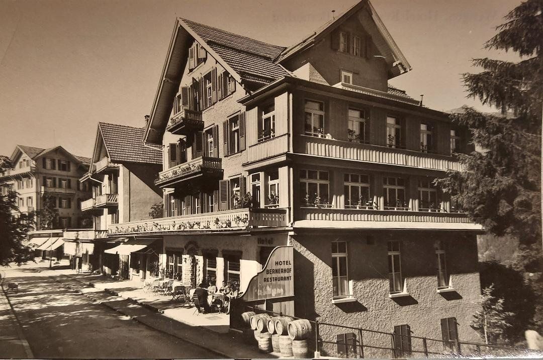 Cartoline postali: WENGEN - Hôtel-Restaurant Bernerhof – Usato da Delémont venduto da Domdom1