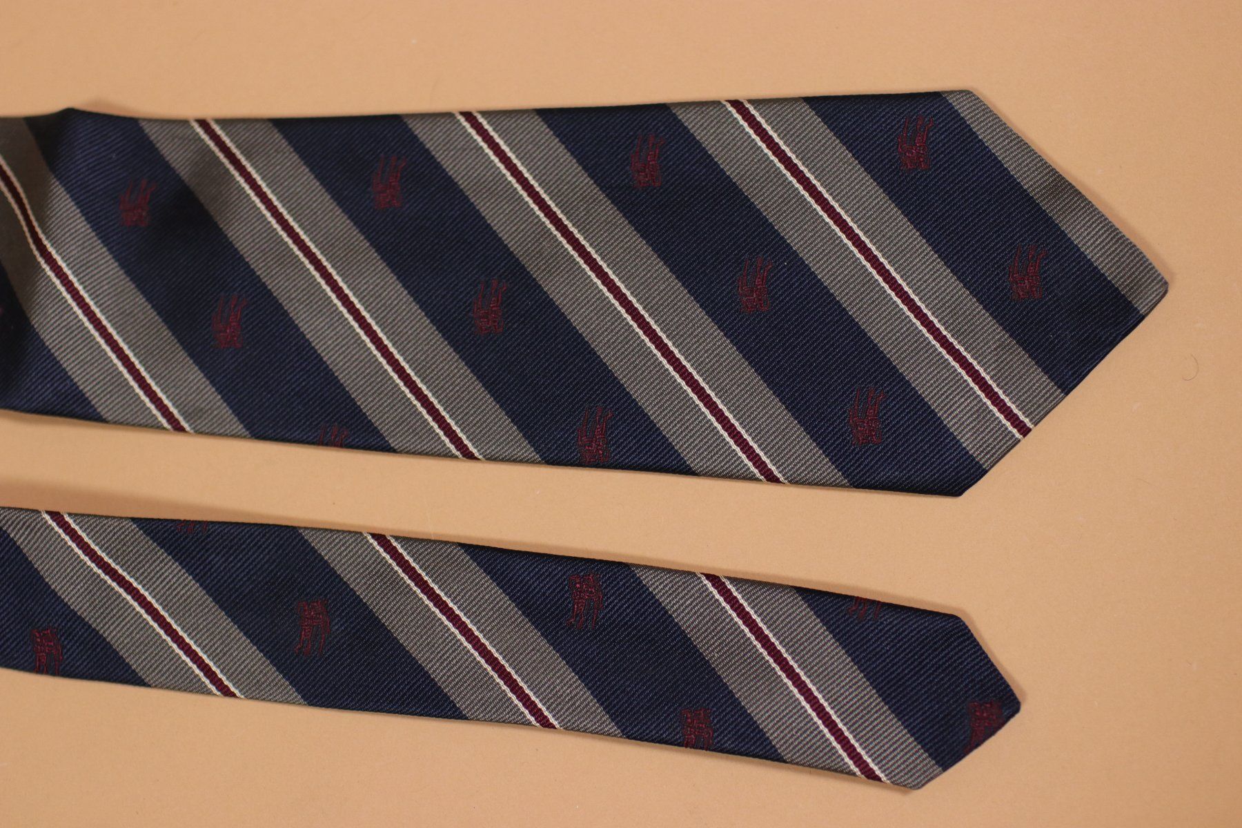 Burberry Cravates: BURBERRY Silk Tie – D'occasion à Hombrechtikon par BAZ-Vintage