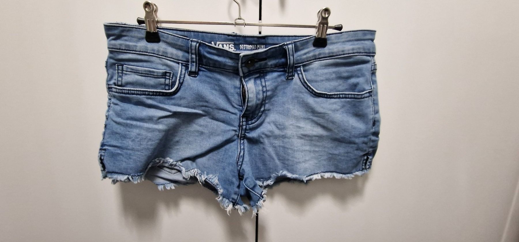 Vans Jeans: Vans Hotpants – Usato da Oftringen venduto da bin_2wk8 1
