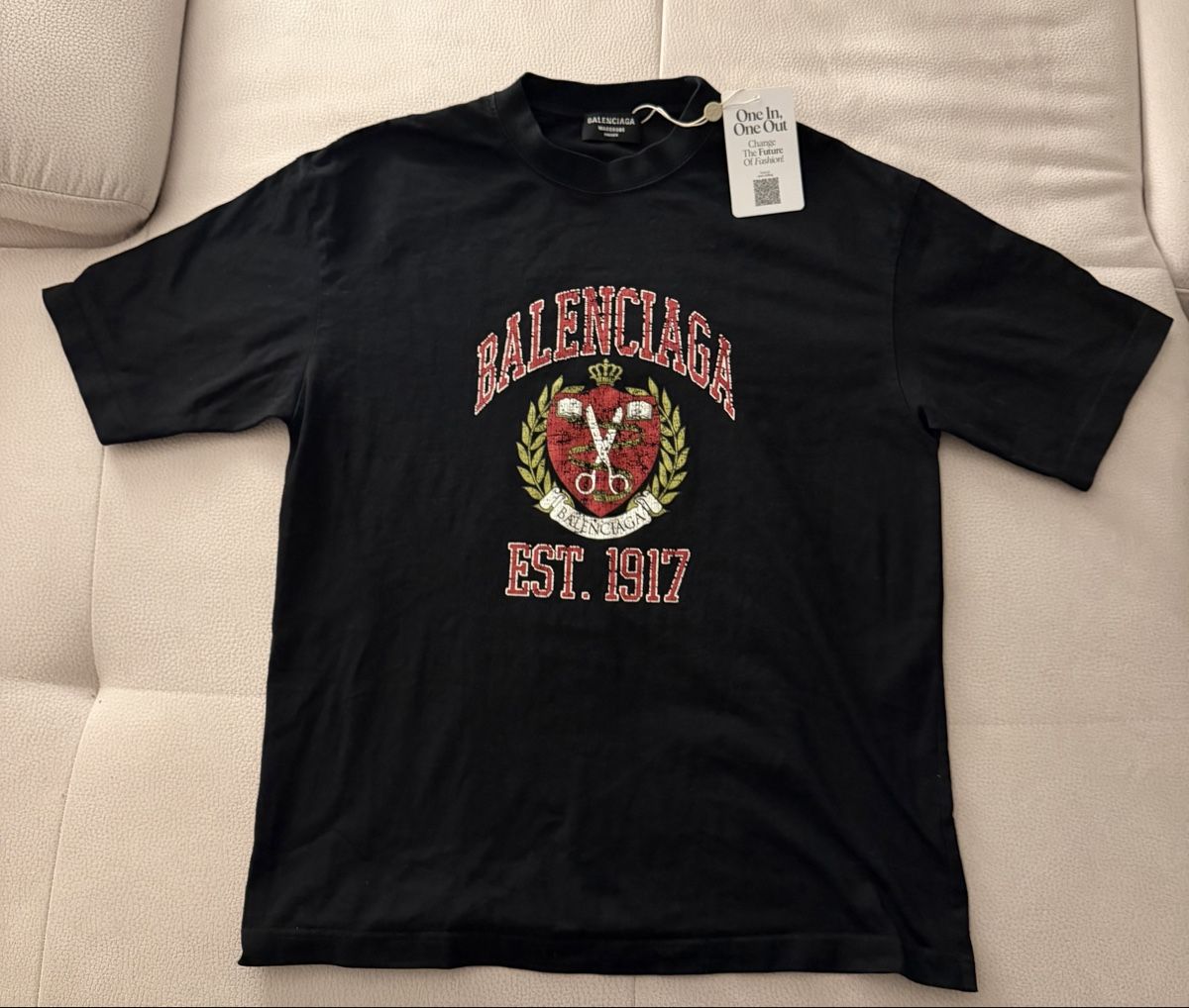 Balenciaga T-shirt: Balenciaga Tshirt – Nuovo (secondo la descrizione) da Lachen SZ venduto da mima41
