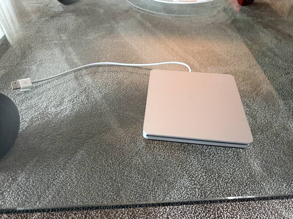Sistemi audio & multimediali: Apple USB SuperDrive A1379  External CD/DVD Drive – Usato da Lugano venduto da geo_hk9m
