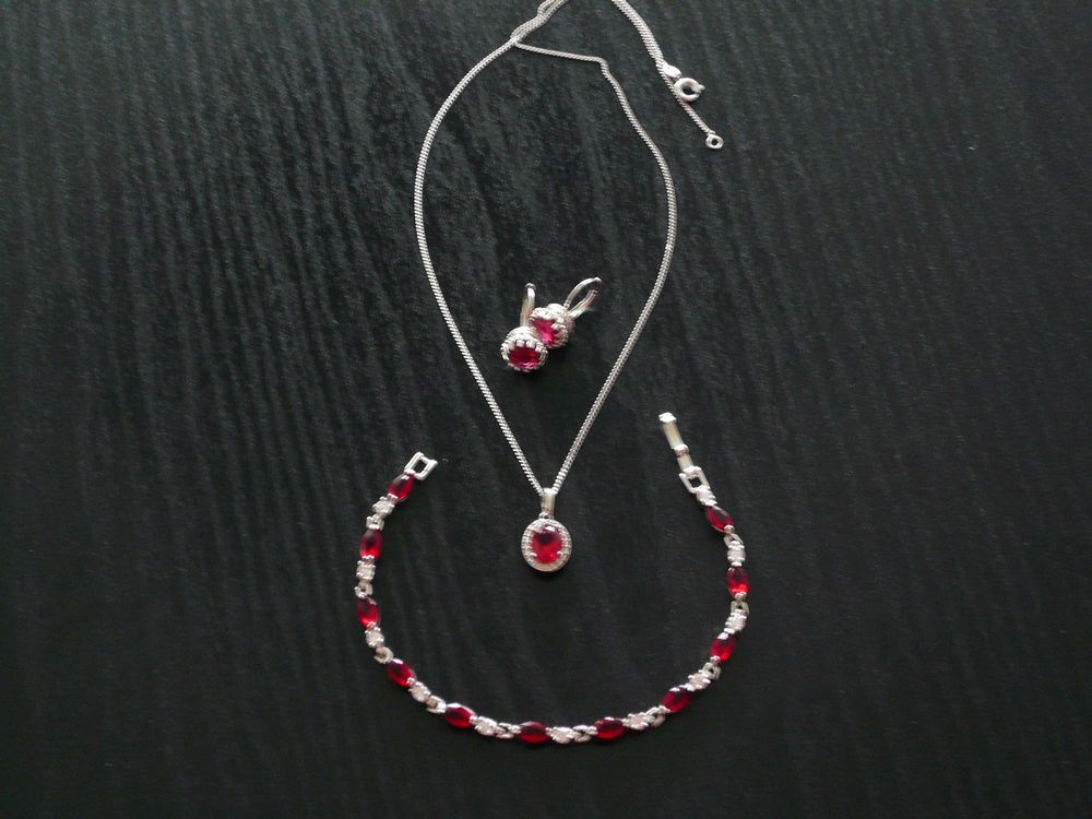Autres bijoux: Schmuckset in rot, Halskette, Anhänger, Armband, Ohrringe, – D'occasion à Sirnach par primo.si 2