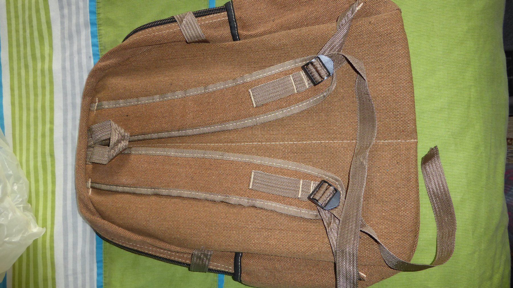 Rucksäcke: Lässiger Rucksack NEU 50cm Handtasche – Neu und originalverpackt aus Sargans von Benziner 3