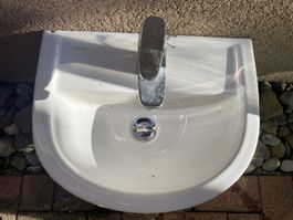 Lavabo VITRA suspendu avec robinet - Idéal rénovation!
