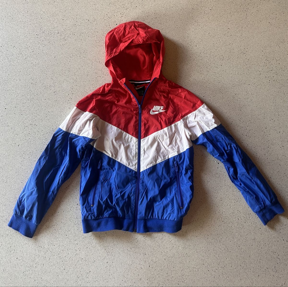 Nike Vestes: Windstopperjacke Nike Gr. 147-158 – D'occasion à Seewil par zorro72