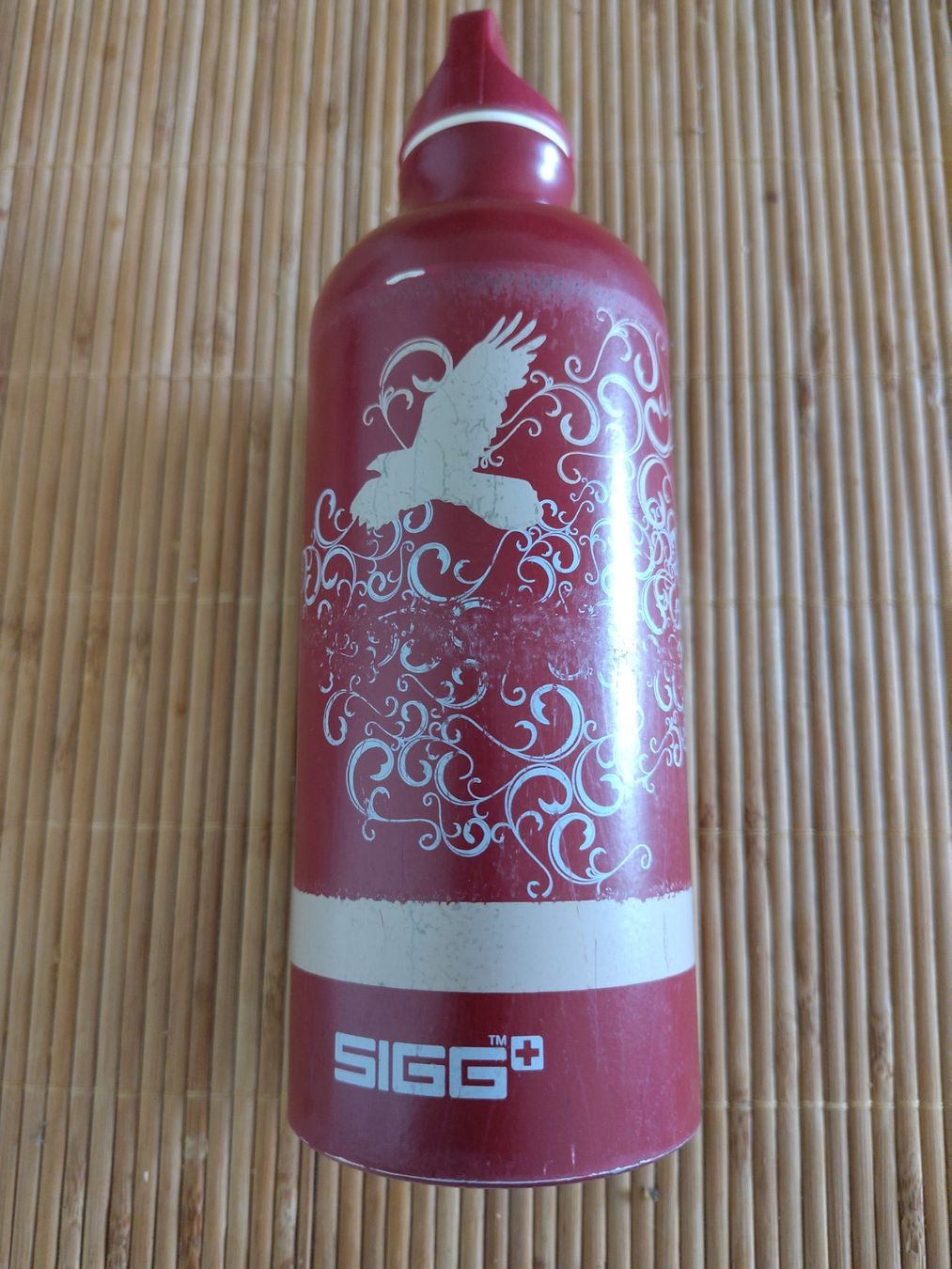 Sigg Borracce & Thermos: SIGG Trinkflasche, 5 dl, rot mit Vogelmotiv – Usato da Bern venduto da Cassiopeia-72