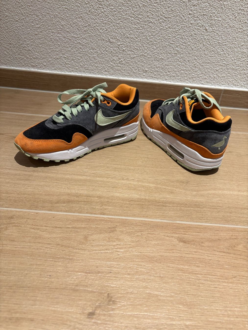 Nike Scarpe da uomo: Nike Air Max 1 Premium Sneaker, Grösse 36,5 – Usato da Niederrohrdorf venduto da kikipaola_ 1
