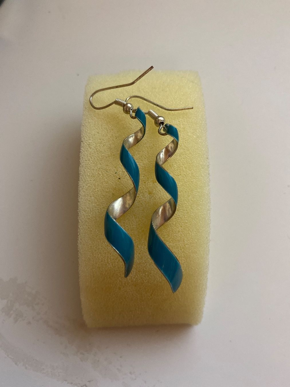 Orecchini pendenti & Orecchini a lobo: boucle d'oreille - forme tire - bouchon - bleu – Usato da Le Brassus venduto da cinema13