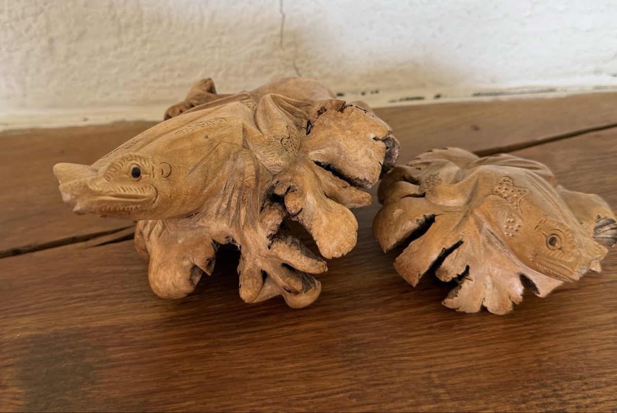 Statuette: 2 grenouilles en bois sculptées à la main – Nuovo (secondo la descrizione) da Les Bayards venduto da aout