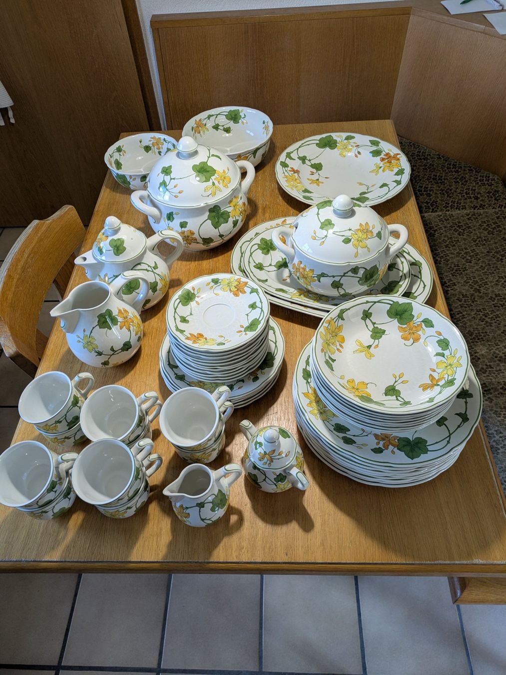 Villeroy & Boch Set di piatti: Geschirrset Villeroy & Boch Geranium – Usato da Muttenz venduto da Koalabaer02