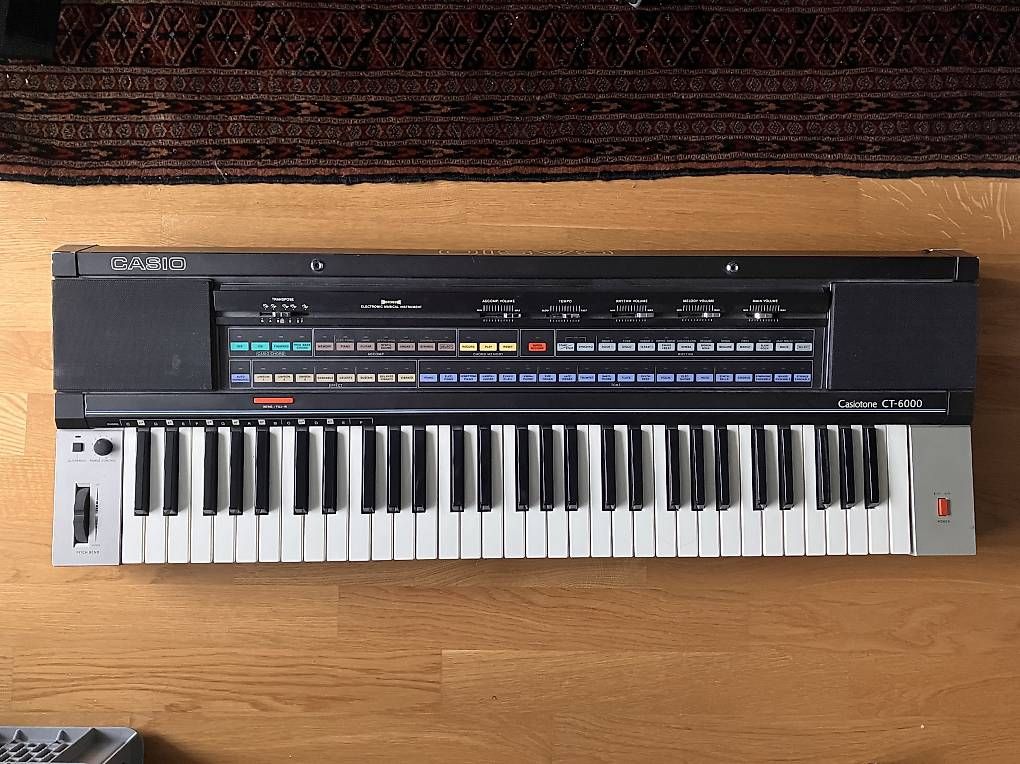 Strumenti musicali: CASIOTONE - CT6000 synthétiseur  – Usato da Genève venduto da augustin-sj